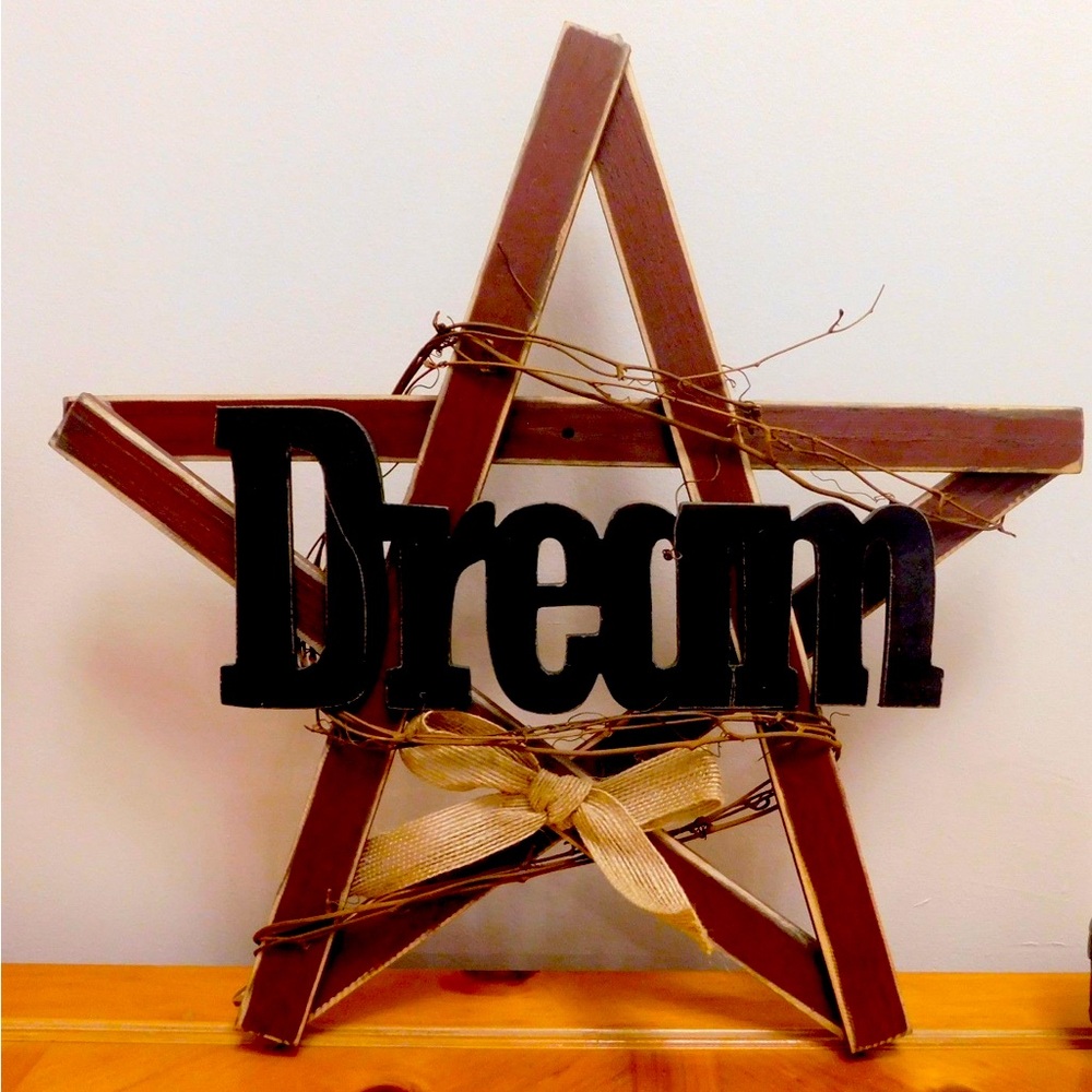 New w/out tags: Barn Red Country Wood Star w/ the word “Dream”